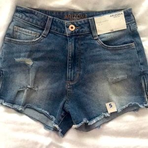 🆕 NWT Women’s Junior’s hi-rise Arizona Jean Co distressed shorts side zipper